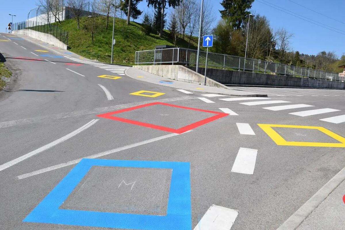 24 Ureditev prometne varnosti pri OŠ Dobrova